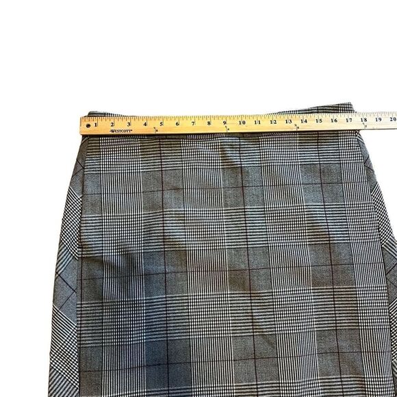 A New Day Gray Plaid Skirt with Side Pockets!!! Size 16. New Without Tags!! - Picture 8 of 10